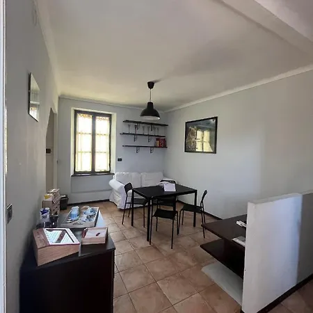 Host Civico 4 * Montafia